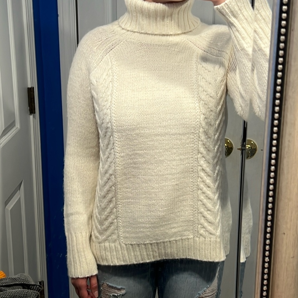 BUNDLE: 2 sweaters, a flannel, and a sweater